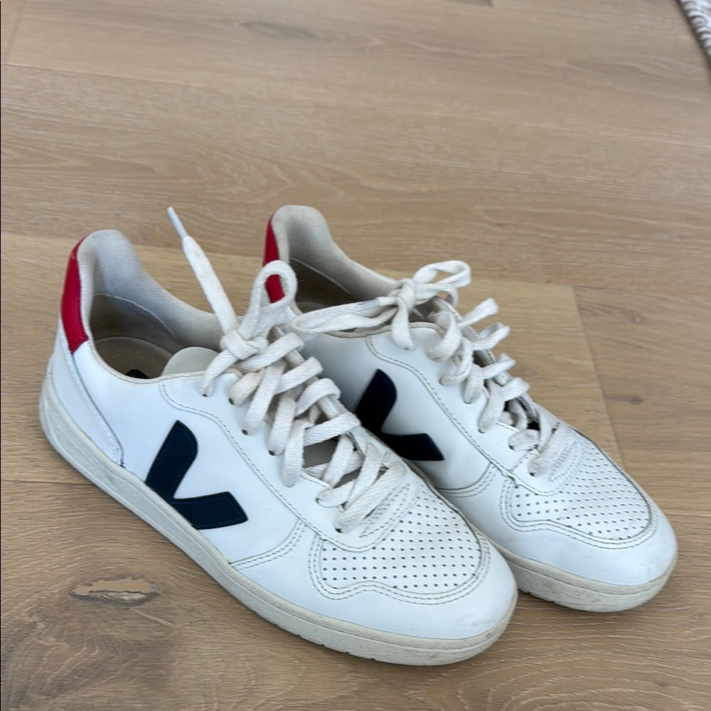 Veja women’s White and Red Sneakers